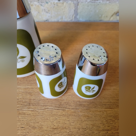 Vintage Santa Barbara Milk Glass AGreen Mod Floral Sugar, Salt and Pepper Shaker - Picture 5 of 5